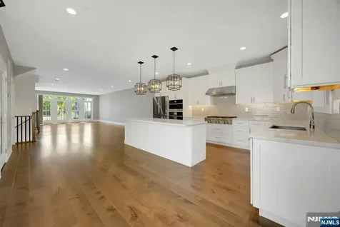 33 Cranberry Lane Montvale NJ 07645