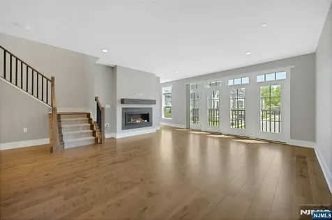 33 Cranberry Lane Montvale NJ 07645