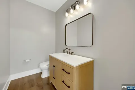 33 Cranberry Lane Montvale NJ 07645