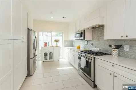 21 Riverbend Court New Providence NJ 07974