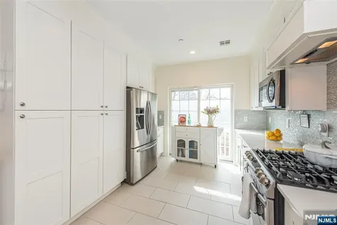 21 Riverbend Court New Providence NJ 07974