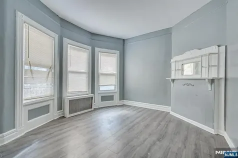 37 Blum Street Newark NJ 07103