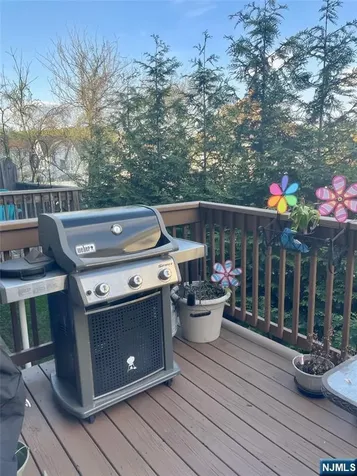8 Leary Avenue Bloomingdale NJ 07403
