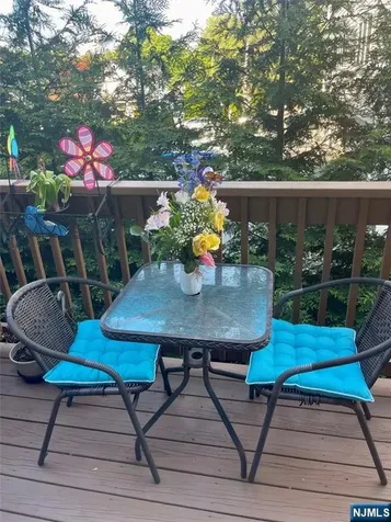 8 Leary Avenue Bloomingdale NJ 07403