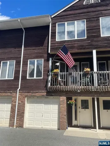 8 Leary Avenue Bloomingdale NJ 07403