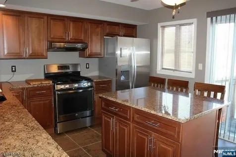 8 Leary Avenue Bloomingdale NJ 07403