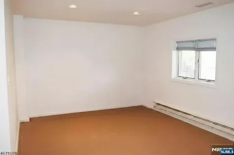 8 Leary Avenue Bloomingdale NJ 07403