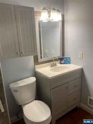 8 Leary Avenue Bloomingdale NJ 07403