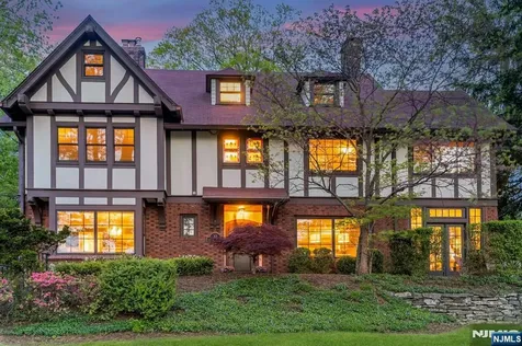37 Afterglow Avenue Verona NJ 07044