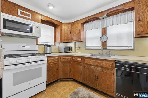 290 Winthrop Road Teaneck NJ 07666