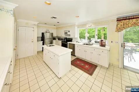 16 Knollwood Road Upper Saddle River NJ 07458