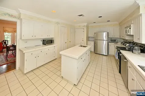 16 Knollwood Road Upper Saddle River NJ 07458