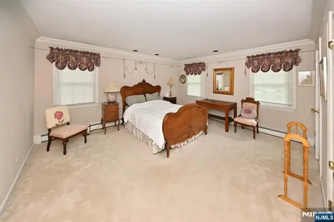 16 Knollwood Road Upper Saddle River NJ 07458