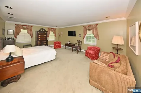 16 Knollwood Road Upper Saddle River NJ 07458