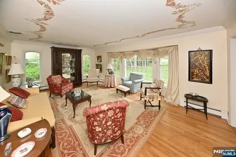 16 Knollwood Road Upper Saddle River NJ 07458