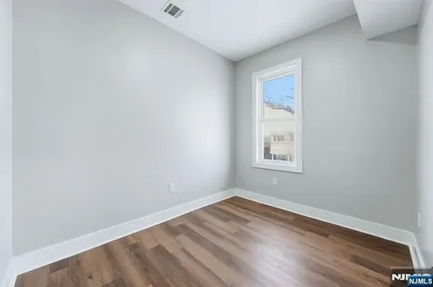 913 S 18th Street Newark NJ 07108