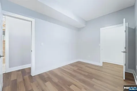 913 S 18th Street Newark NJ 07108