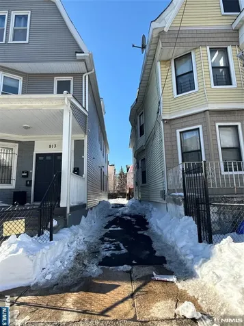913 S 18th Street Newark NJ 07108