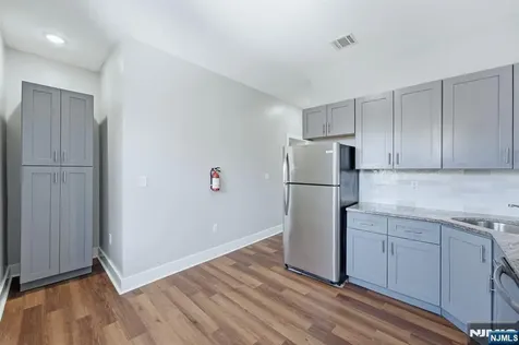 913 S 18th Street Newark NJ 07108