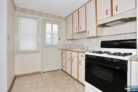 110 Canterbury Avenue North Arlington NJ 07031