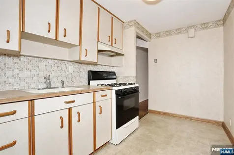 110 Canterbury Avenue North Arlington NJ 07031