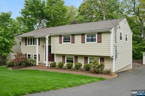 60 Edgemere Road Livingston NJ 07039