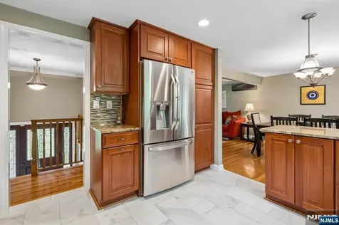 60 Edgemere Road Livingston NJ 07039