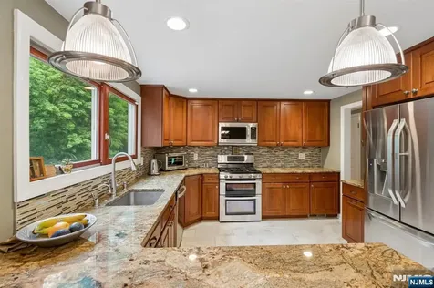 60 Edgemere Road Livingston NJ 07039