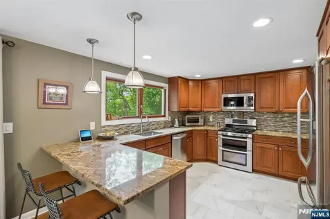 60 Edgemere Road Livingston NJ 07039
