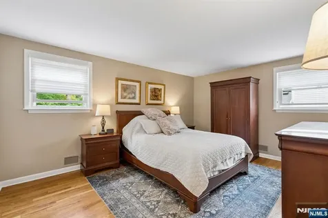 60 Edgemere Road Livingston NJ 07039