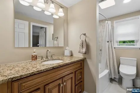 60 Edgemere Road Livingston NJ 07039