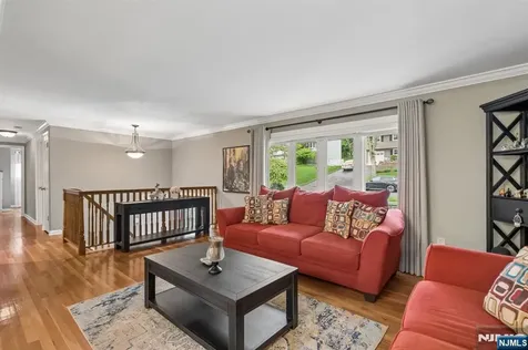 60 Edgemere Road Livingston NJ 07039