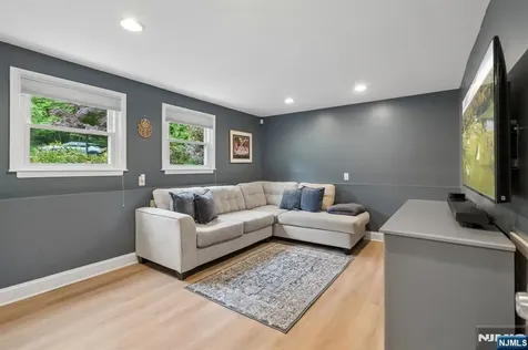 60 Edgemere Road Livingston NJ 07039