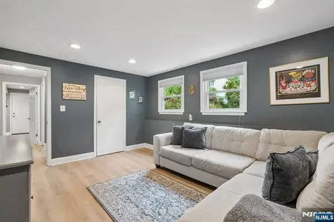 60 Edgemere Road Livingston NJ 07039