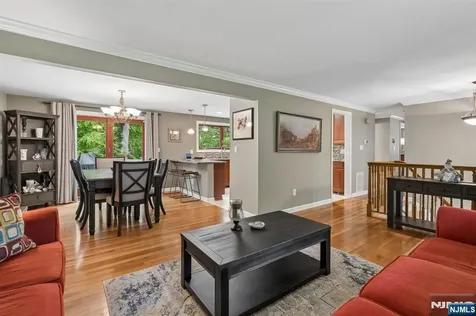 60 Edgemere Road Livingston NJ 07039