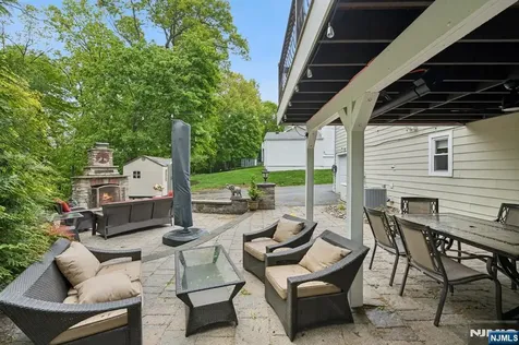 60 Edgemere Road Livingston NJ 07039