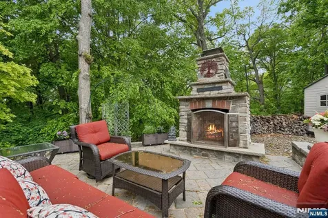 60 Edgemere Road Livingston NJ 07039