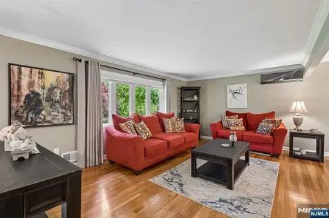 60 Edgemere Road Livingston NJ 07039