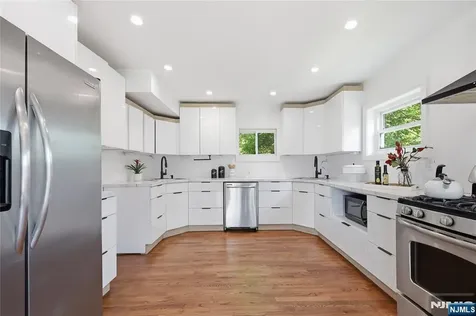 64 Longfellow Drive Woodbridge NJ 07067