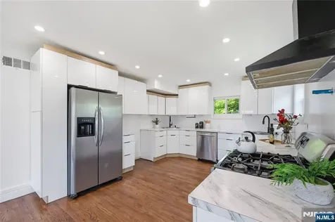 64 Longfellow Drive Woodbridge NJ 07067