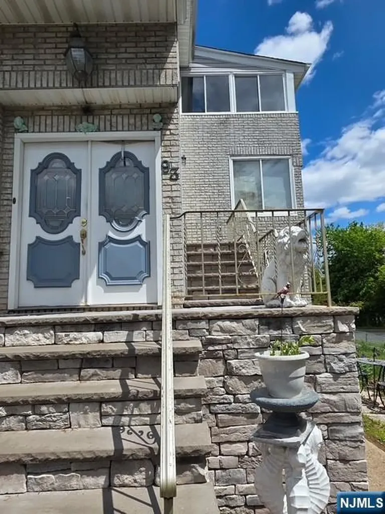 93 Bank Street Elmwood Park NJ 07407