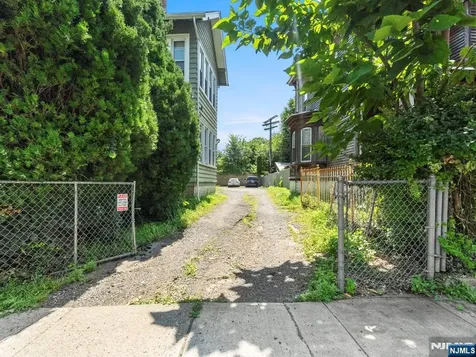 98 Ashland East Orange NJ 07017