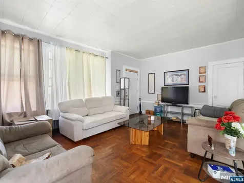 98 Ashland East Orange NJ 07017