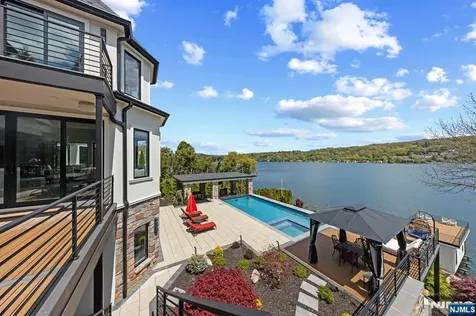 31 Island Trail Sparta NJ 07871