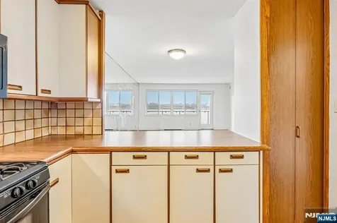 1203 River Road Edgewater NJ 07020