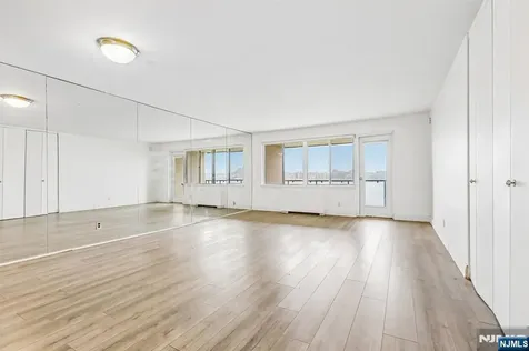 1203 River Road Edgewater NJ 07020