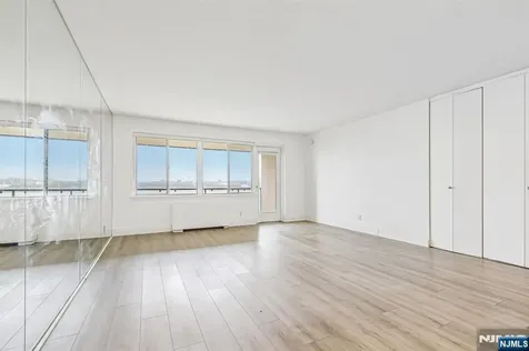 1203 River Road Edgewater NJ 07020