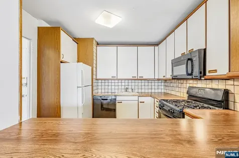 1203 River Road Edgewater NJ 07020