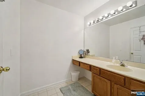 123 Levinberg Lane Wayne NJ 07470