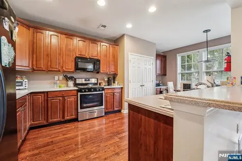 123 Levinberg Lane Wayne NJ 07470